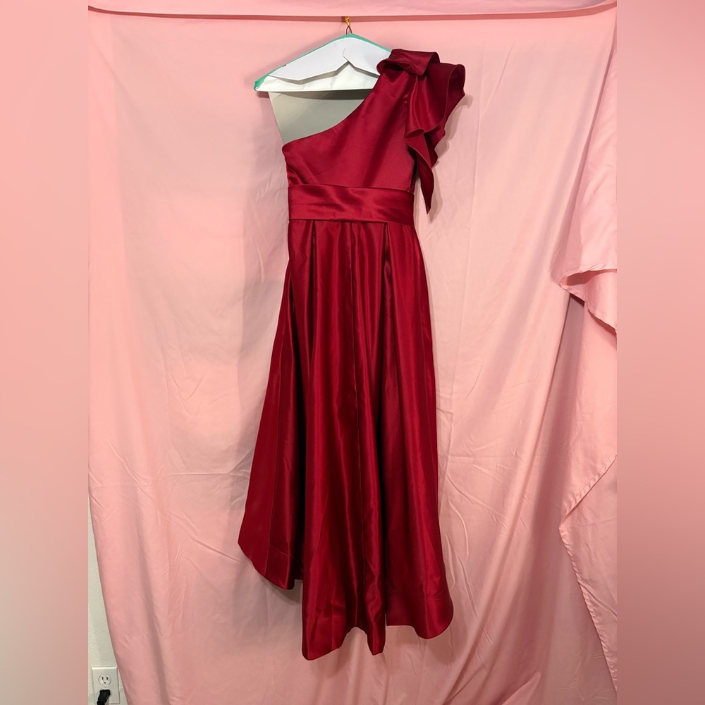 Chic Red One-Shoulder Dress - Picture 3 of 4